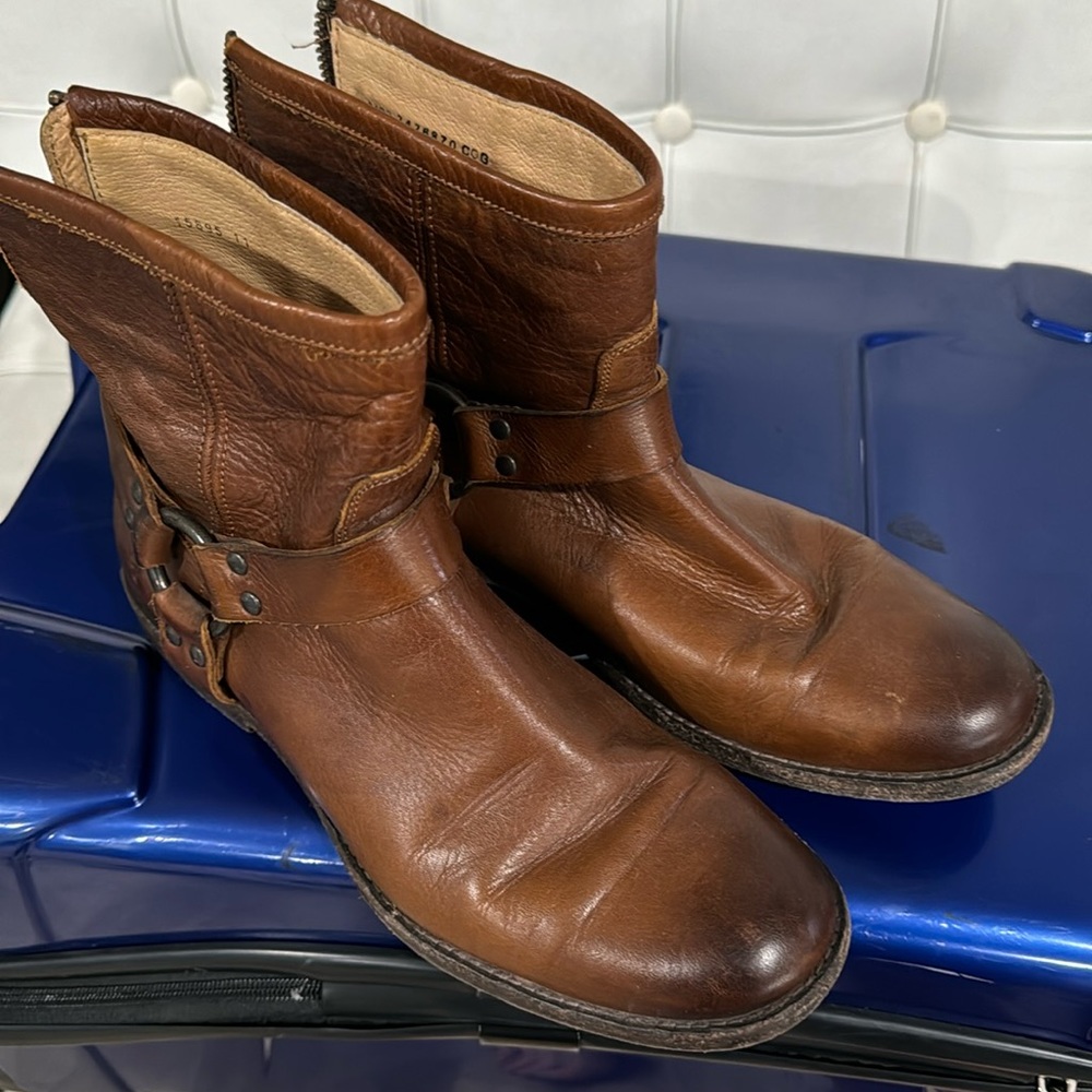 Women’s Frye Boots slightly worn 8.5 B